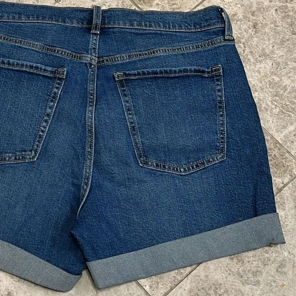 Old Navy Sky High Button Fly Cuffed Jean Short Size 14 NEW 5” Inseam